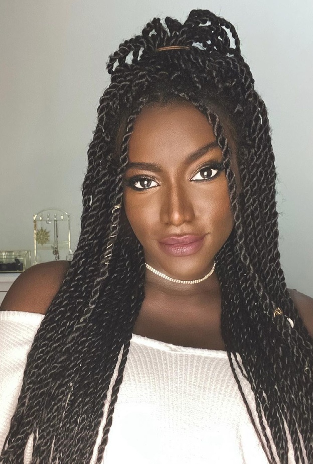 صور إطلالة عبير سندر الجمالية احتفالا بيوم التأسيس 