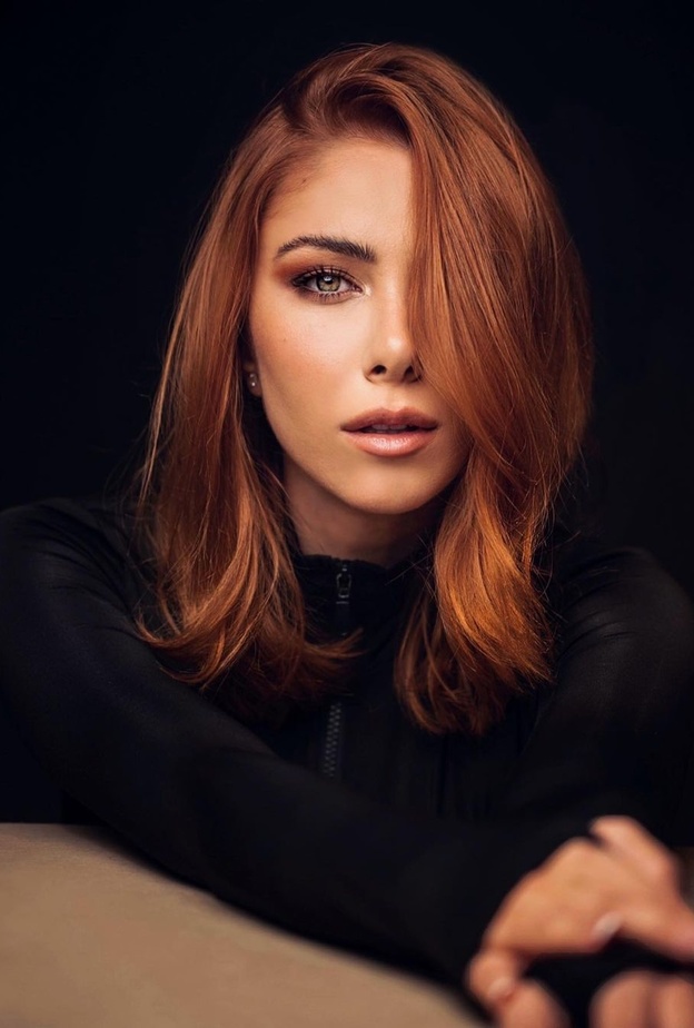 دانييلا رحمة في أحدث نيو لوك لها تعود للشعر الأحمر