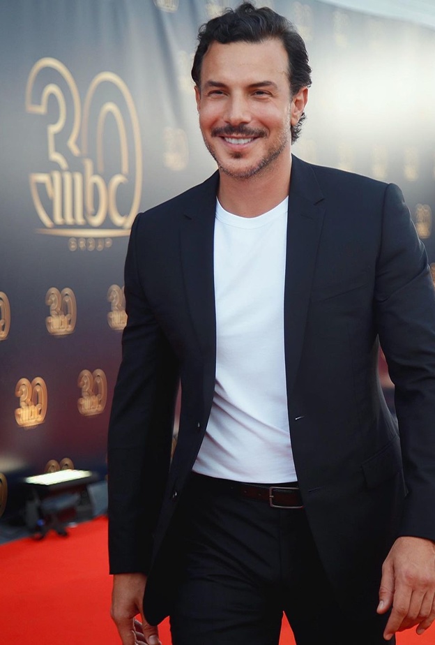  باسل خياط يبكي ويتحدث عن فترة اكتئابه ويلمح لإعتزاله المبكر