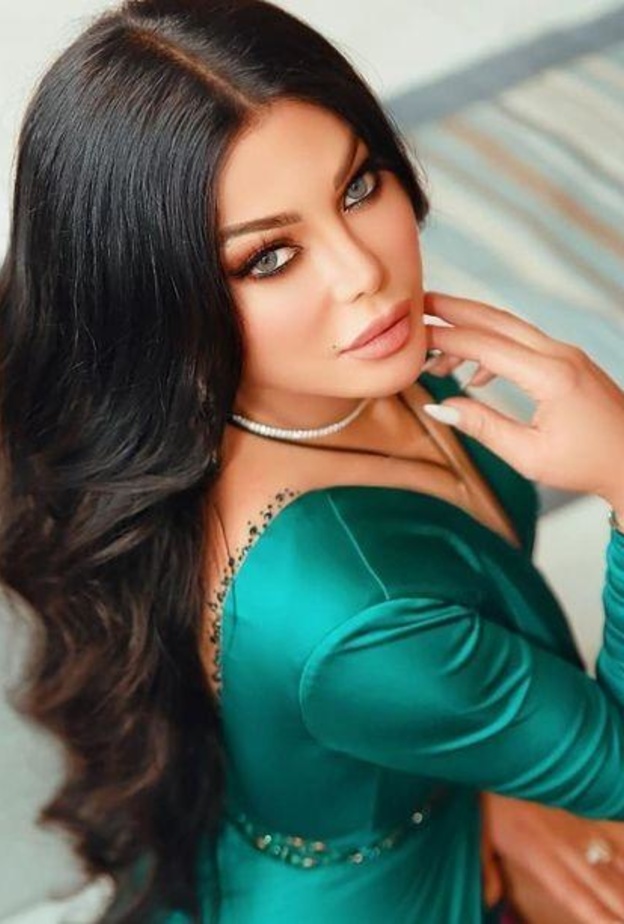 تسريحات شعر طويل من وحي النجمات بمناسبة يوم الحب 2022