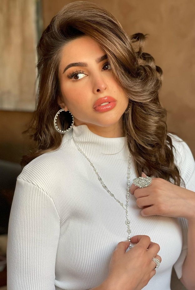 أجمل صبغات شعر للبشرة الحنطية من فوز الفهد احتفالاً باليوم الوطني الكويتي