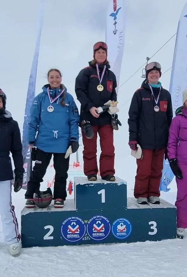 كونتيسة وسكس تسلم ميداليات للفائزين خلال فعالية رياضية