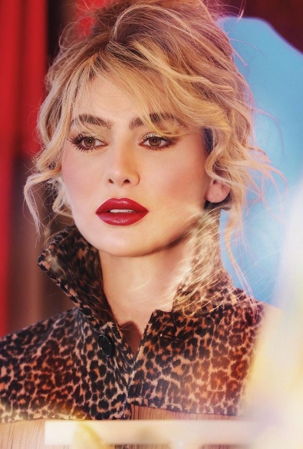 إطلالات جمالية جذابة في عيد الحب تناسب الشقراوات من وحي ستيفاني صليبا