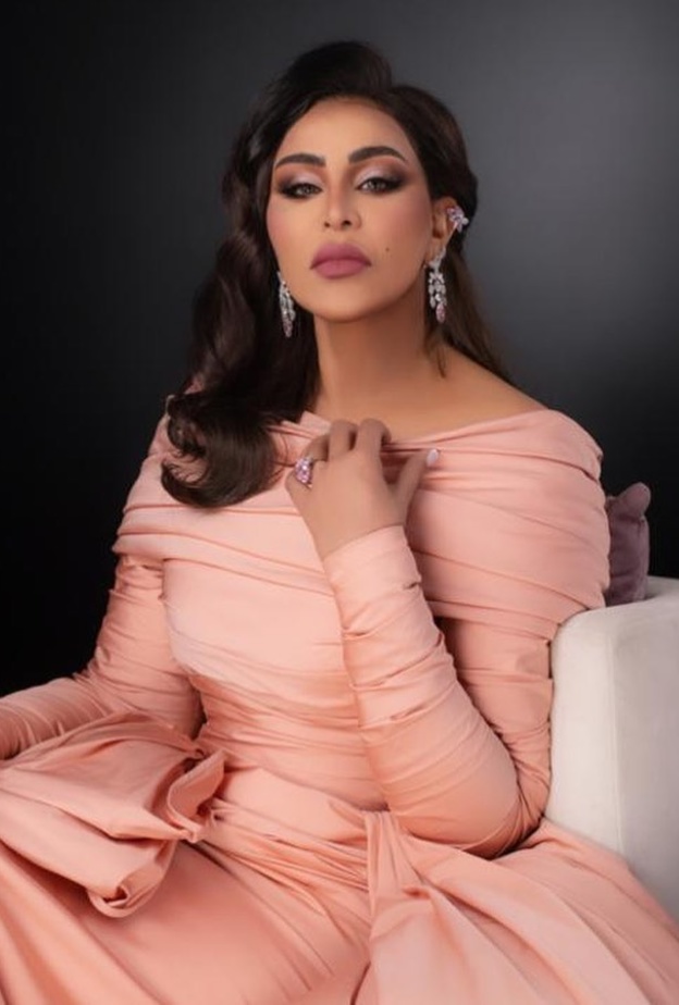 أحلام تحتفل بعيد ميلادها الـ 54