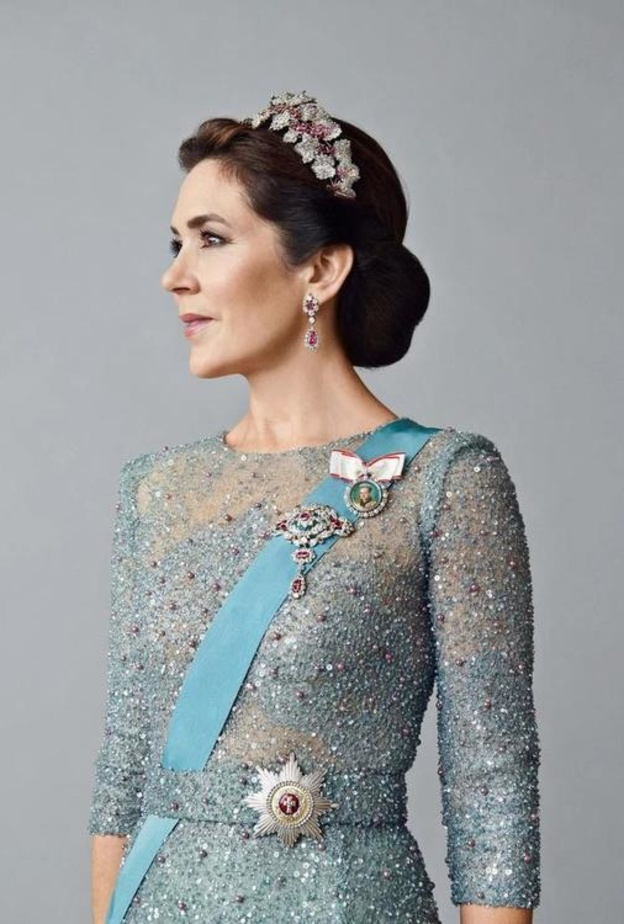 إطلالة الأميرة ماري متشابهة مع الملكة إلسا أميرة ديزني