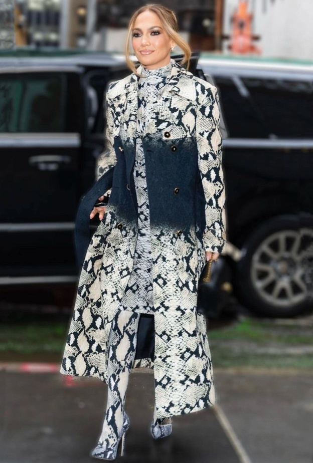 صور إطلالات جينيفر لوبيز استثنائية وخارجة عن المألوف هذا الأسبوع