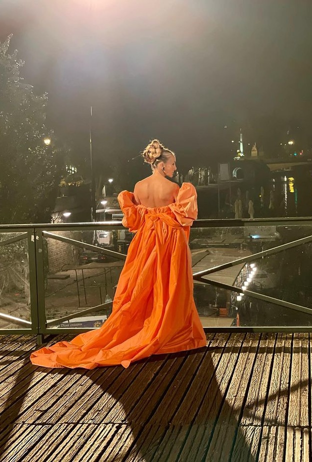 إطلالة سارة جيسيكا باركر بفستان لافت من Valentino