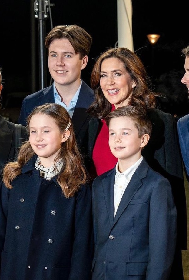 العائلة المالكة الدنماركية تشارك في فعالية تلفزيونية بمناسبة عيد الميلاد الخمسين للأميرة ماري