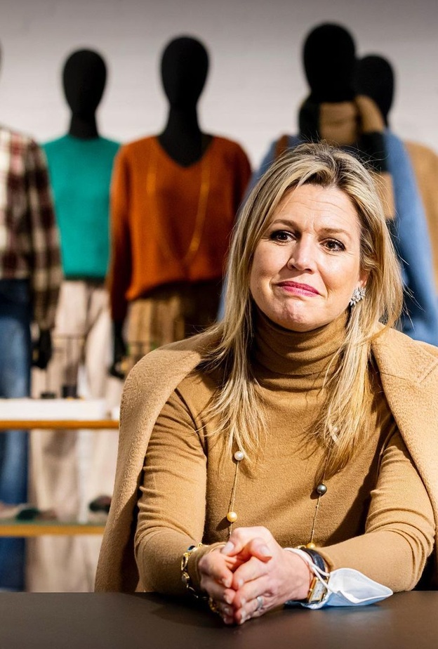 الملكة ماكسيما تزور أتيليه ملابس في بريدا