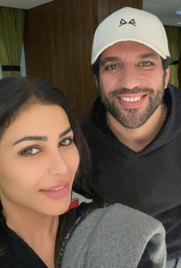 مهيرة عبدالعزيز تحتفل بنجاح "كازانوفا"