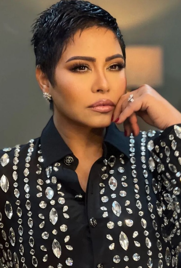شيرين عبد الوهاب تلفت الأنظار بـ نيو لوك شعرها بعد شهرين من حلاقته