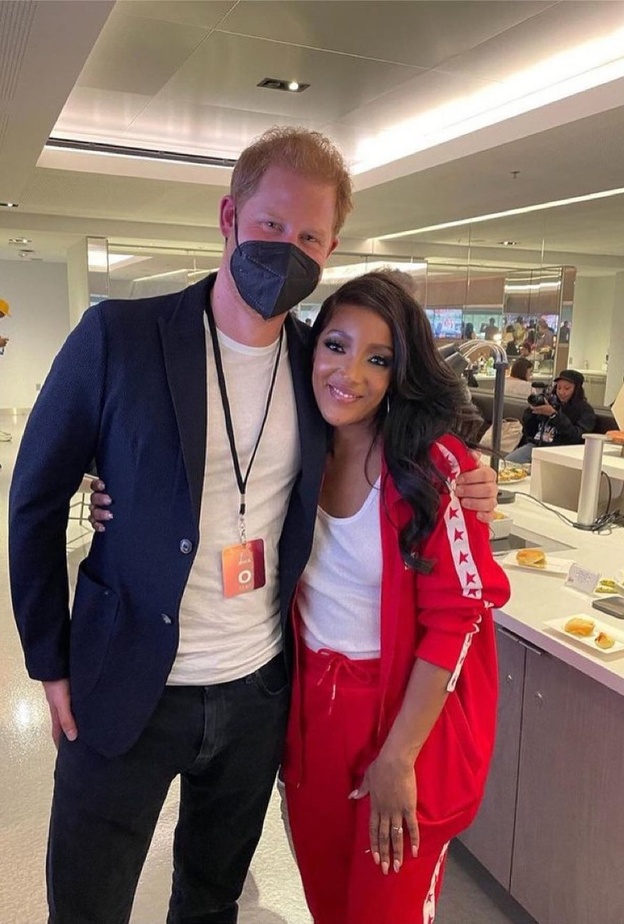 الأمير هاري يقابل المغنية الأمريكية الشهيرة ميكي غويتون