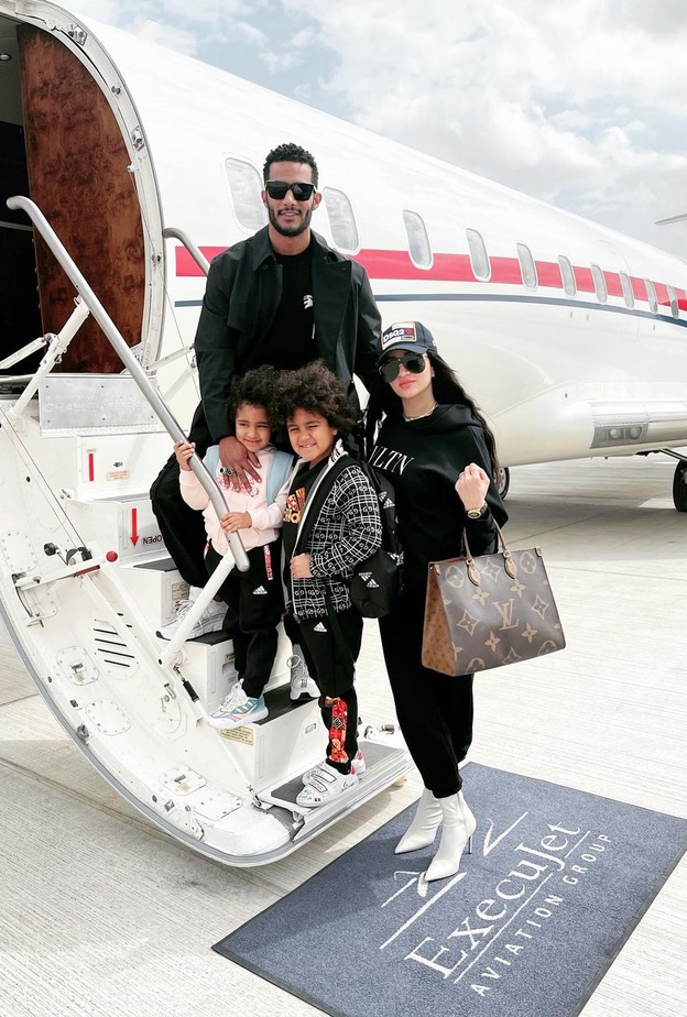 محمد رمضان يستعرض رفاهيته من طائرته الخاصة 2022