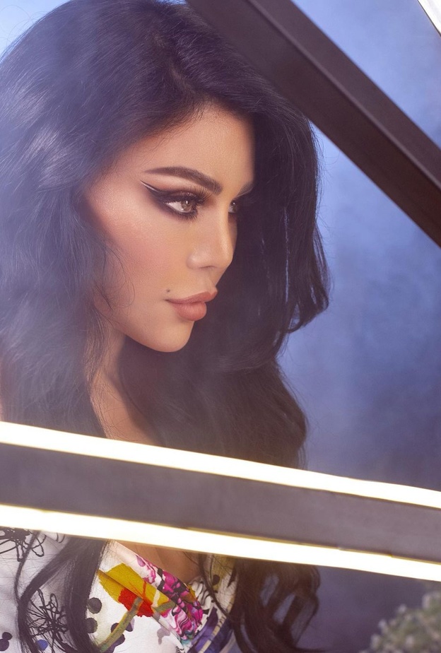  هيفاء وهبي تعتمد صيحة جديدة في مكياج العيون بأحدث إطلالاتها