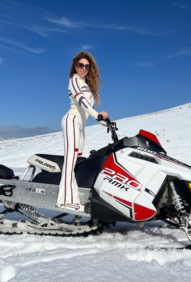 ميريام فارس تستمتع بالتزلج واللهو مع طفليها على الثلج ..فيديو وصور