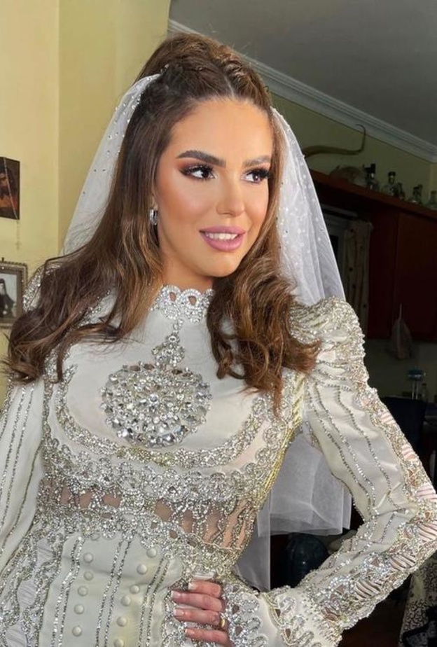 تفاصيل الإطلالة الجمالية لـ دنيا عبد العزيز في حفل زفافها