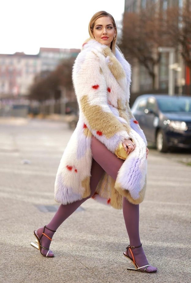 أجمل إطلالات الفاشينيستا في شوارع ميلانو ضمن عروض الموضة