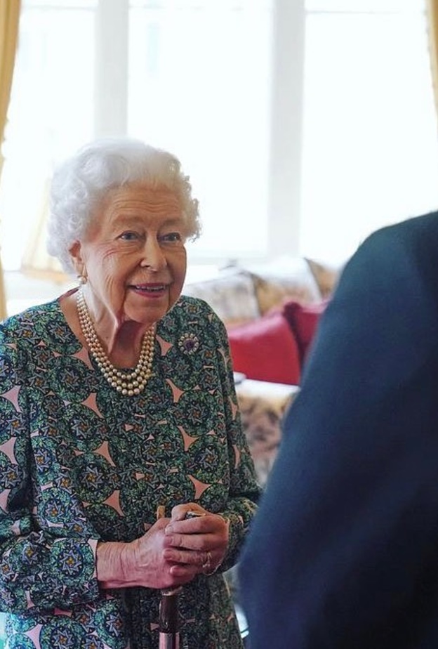 من يعتني بصحة الملكة بينما تتعافى من عدوى كورونا في قلعة وندسور