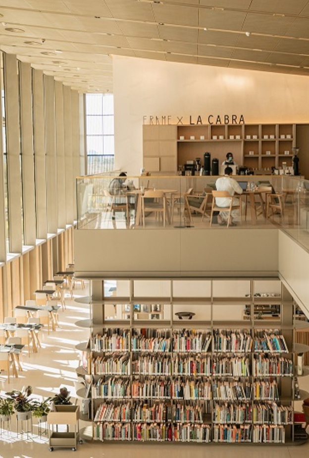 "بيت الحكمة" يدخل "بوابة الميتافيرس" في أول معرض للـNFT بالشارقة