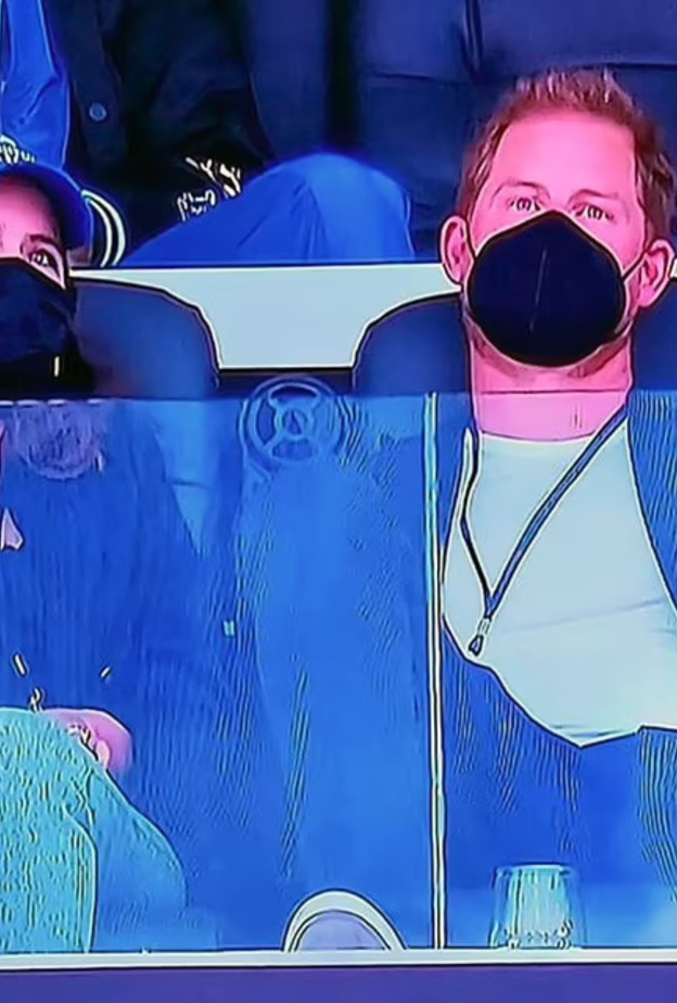  الأمير هاري في مباراة سوبر بول بصحبة الأميرة يوجين