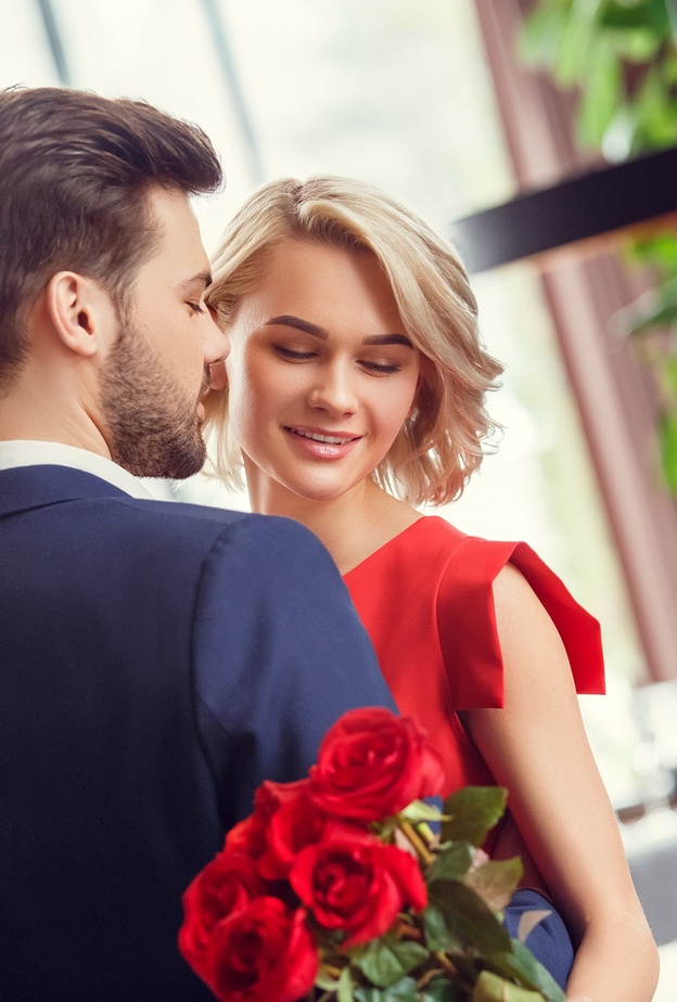 7 نصائح ذهبية تساعدك على جذب الرجل من اللقاء الأول