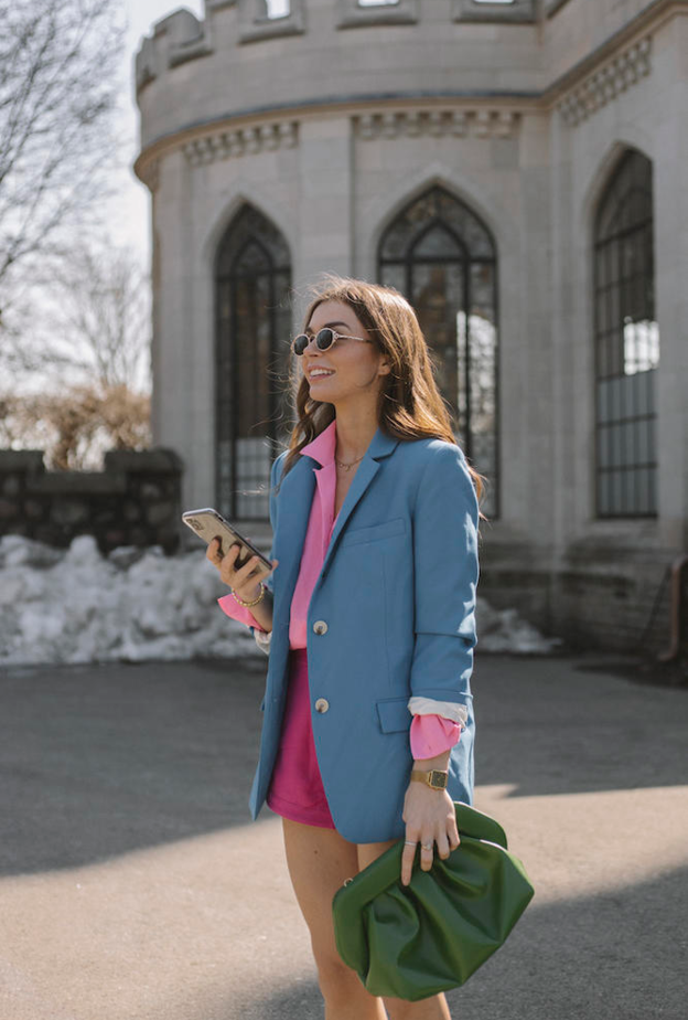 اطلالات شبابية في البليزر الملون موضة هذا الربيع