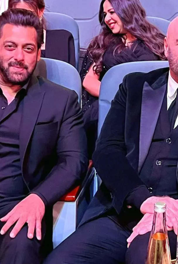  سلمان خان وجون ترافولتا 