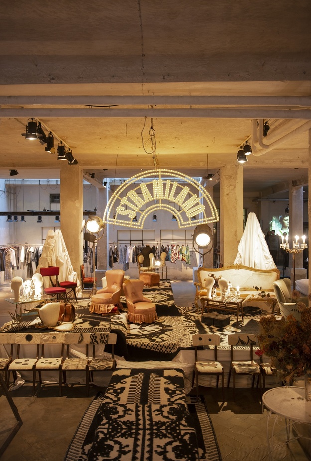 من عرض أنطونيو ماراس لخريف وشتاء 2022