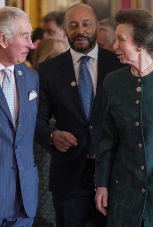 الأمير تشارلز والأميرة آن يقومان بمهمتهما الرسمية معا منذ تعافي الأمير تشارلز من عدوى كورونا