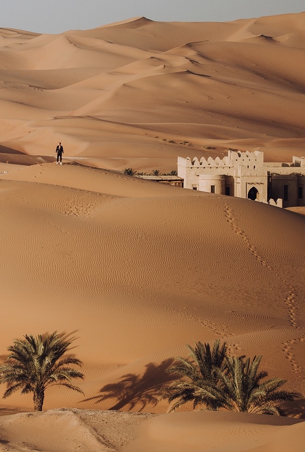 "عطلة الأحلام" في شتاء أبوظبي.. بين الواحات والمحميات الطبيعية والكثبان الرملية 