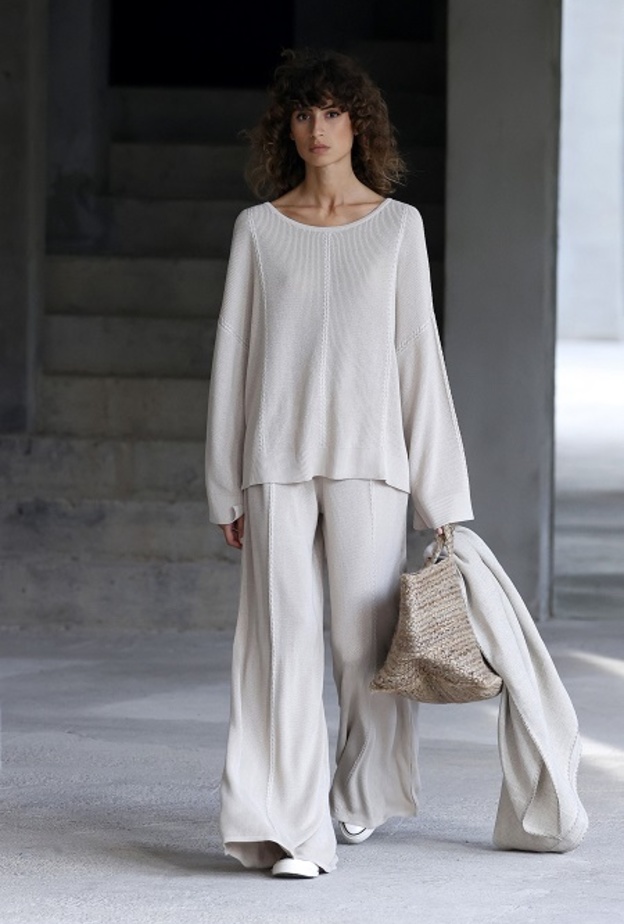 نصائح لتبدو المرأة أنيقة بإطلالة منسقة بأسلوب بسيط من Escorpion