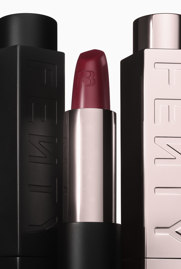 نقدم لكِ أحمر الشفاه الرائع فنتي آيكون القابل لإعادة التعبئة