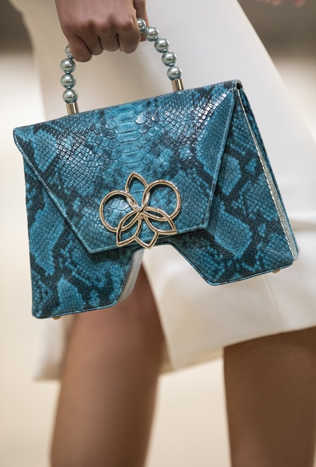 موديلات حقائب 2022 بتصميم عصري مميّز ولافت من Georges Hobeika