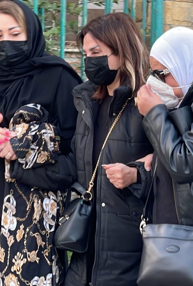 أمل رزق في الجنازة