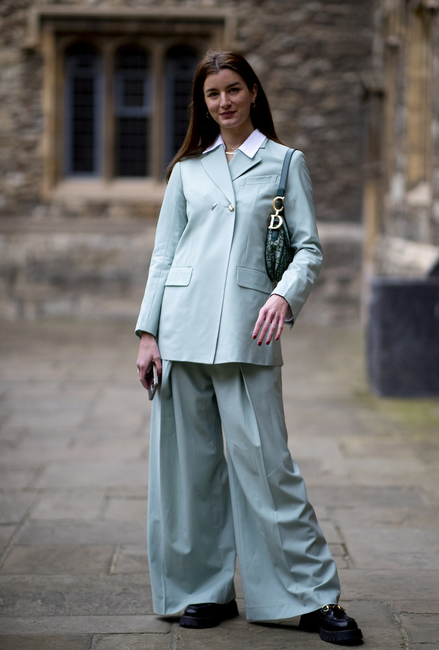 أحدث صيحات إطلالات ستريت ستايل لخريف 2022 أولى أيام أسبوع الموضة في لندن