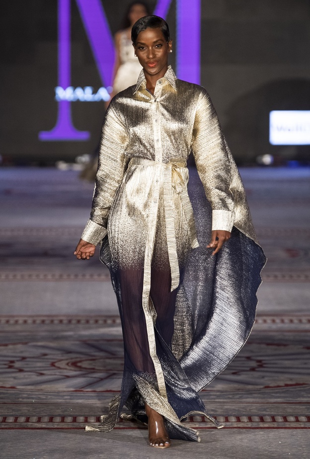 إطلالات بألوان ميتاليكية بفستان طويل لافت من  Malan Breton