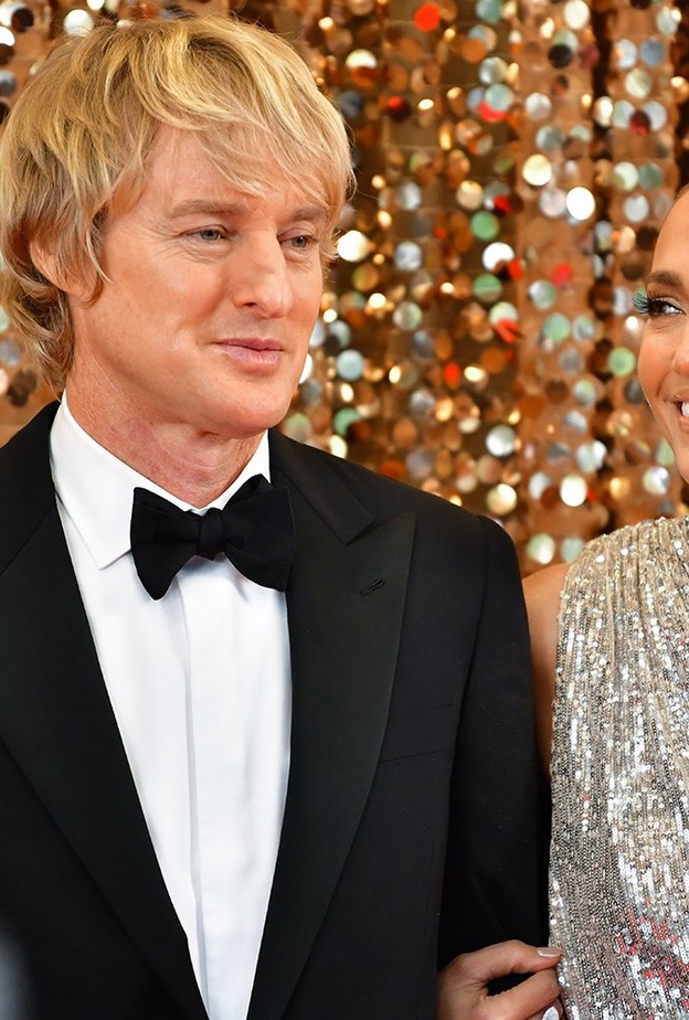 Marry Me.. "جينيفر لوبيز" و"أوين ويلسون" والرومانسية التقليدية في زمن التريند!