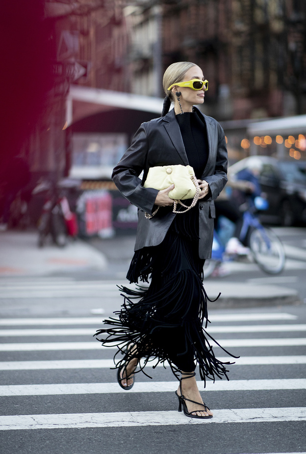 أحدث صيحات إطلالات ستريت ستايل لخريف 2022 من أسبوع الموضة في نيويورك