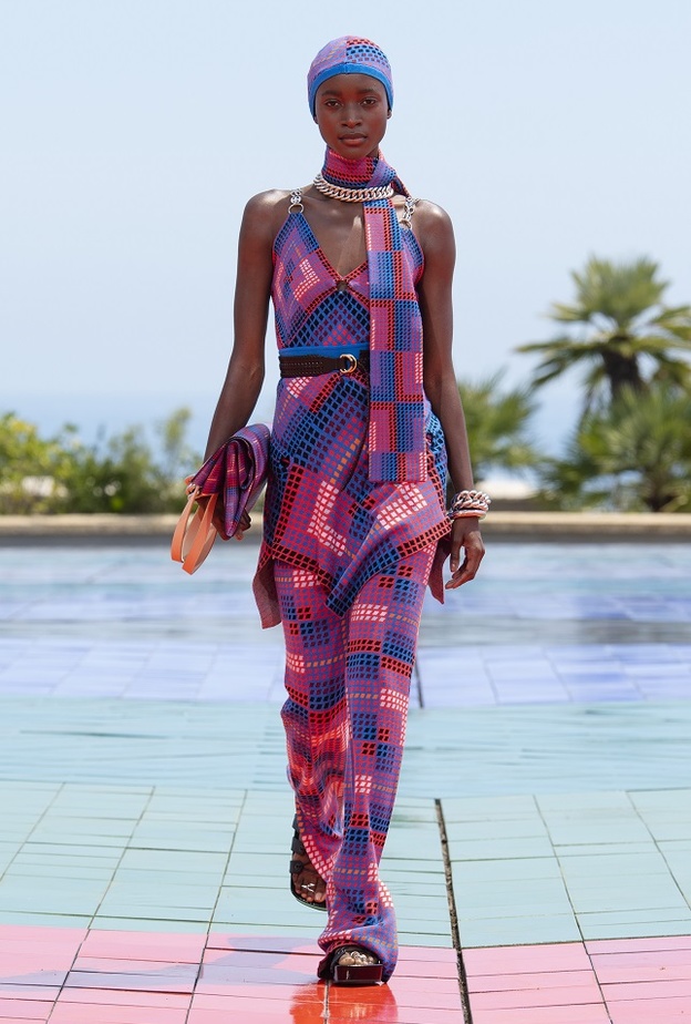 صور 3 طرق لتنسيق الوشاح في موسم صيف 2022