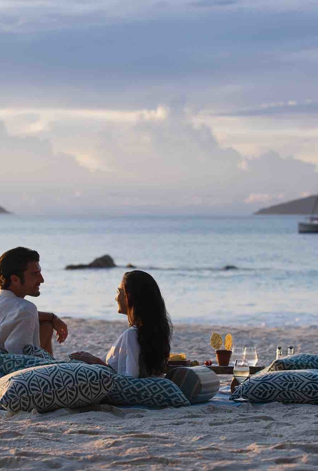 منتجع رافلز سيشل يقدم لزواره تجربة إقامة فاخرة تحت أضواء النجوم في عيد الحب