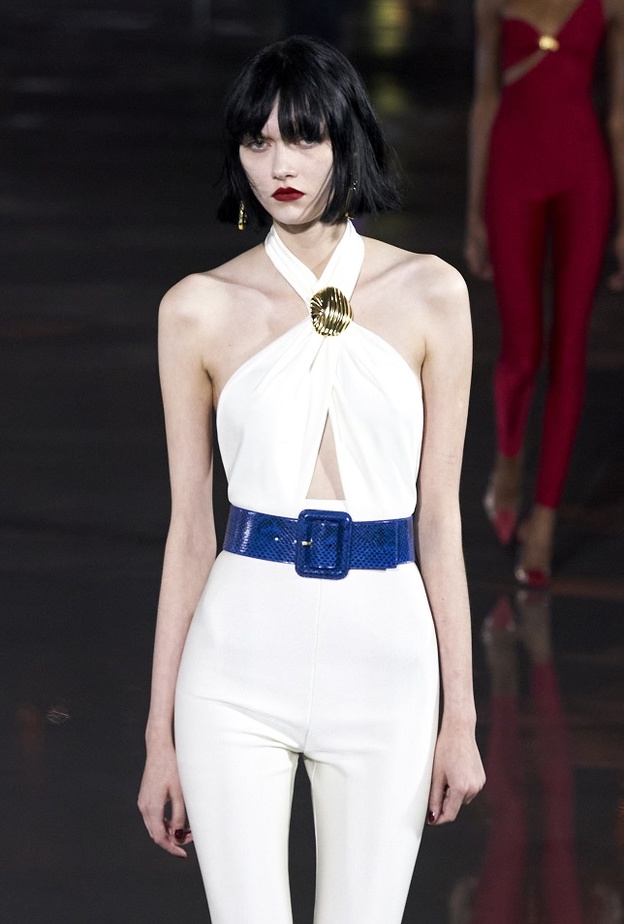 طرق تنسيق الحزام الملون من Saint Laurent