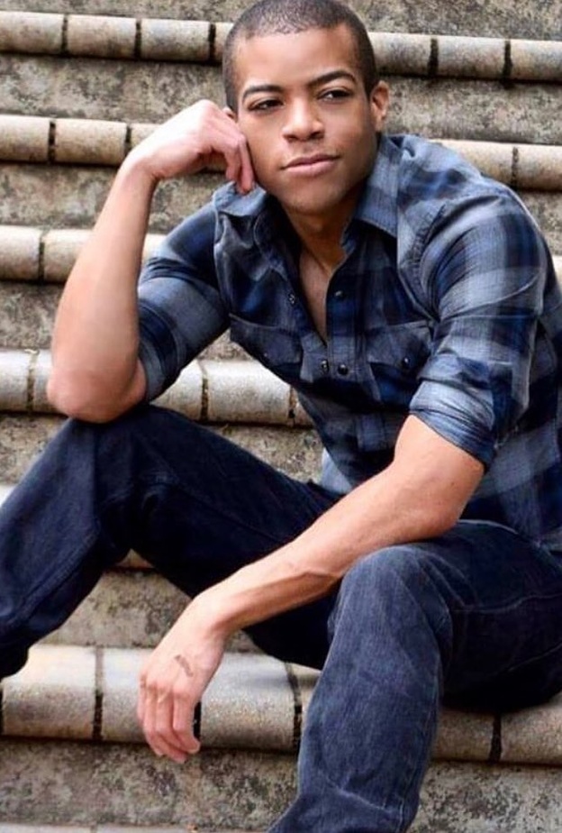 موسى جيه موسلي نجم مسلسل "The Walking Dead"