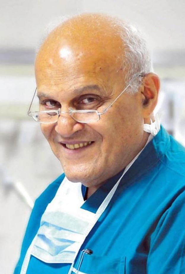 شخص ينتحل صفة الدكتور مجدي يعقوب في أحد البرامج