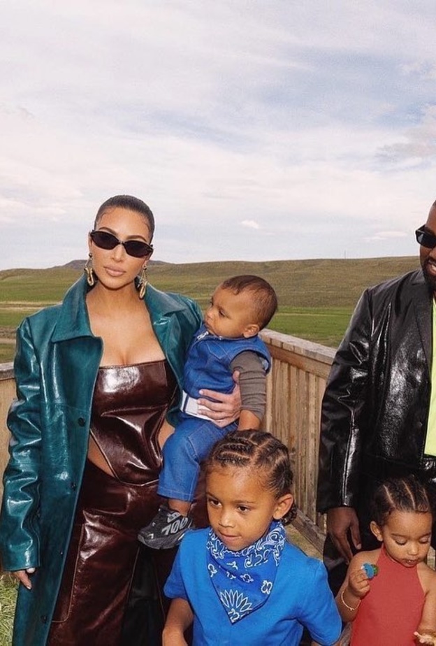 كاني ويست يطلب العودة لعائلته مرة أخرى