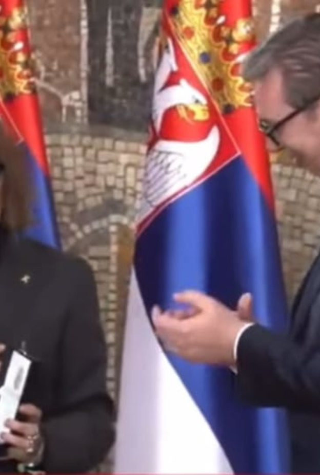 جوني ديب يحصل على وسام الشرف من الرئيس الصربي