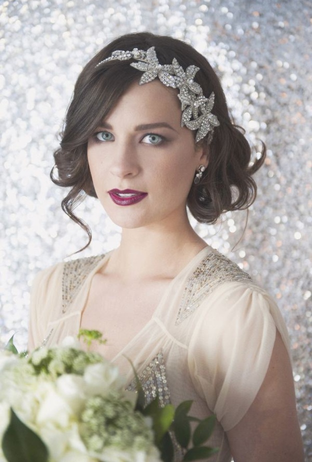 أفكار رائعة لتصفيفات شعر العرائس بلمسات راقية