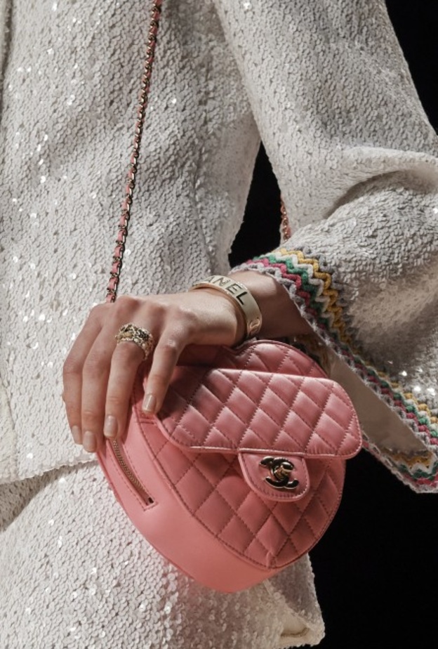 حقيبة يد عصرية من Chanel