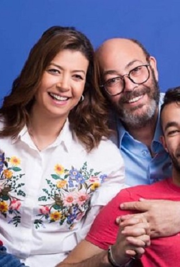 منال سلامة وأسرتها