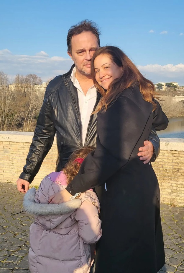 ريا أبي راشد وزوجها وابنتهما