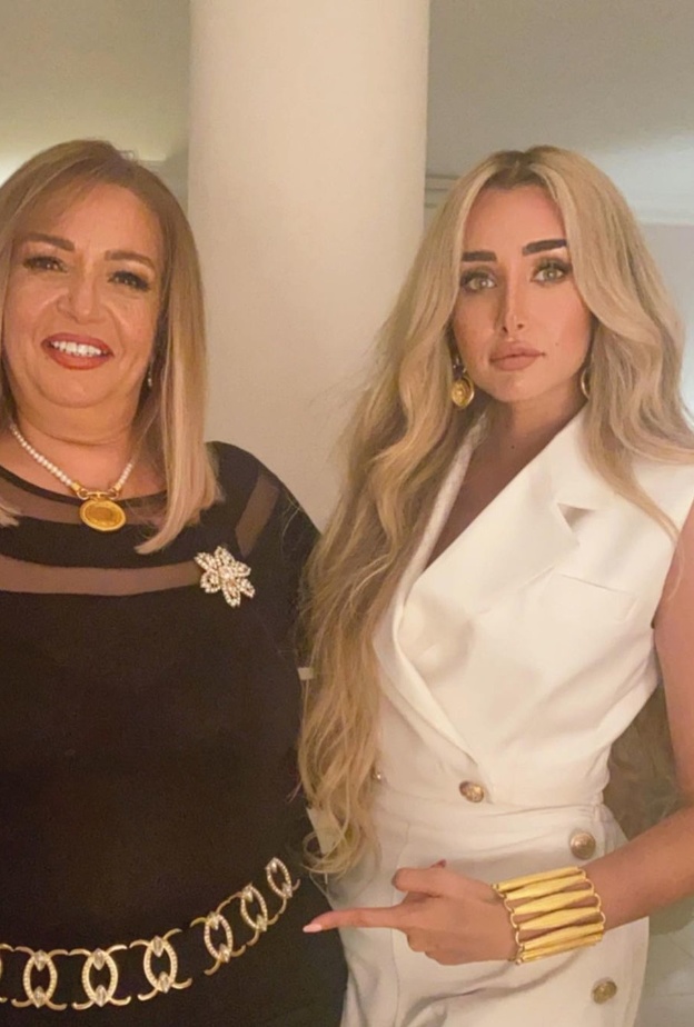 هنا الزاهد ووالدتها